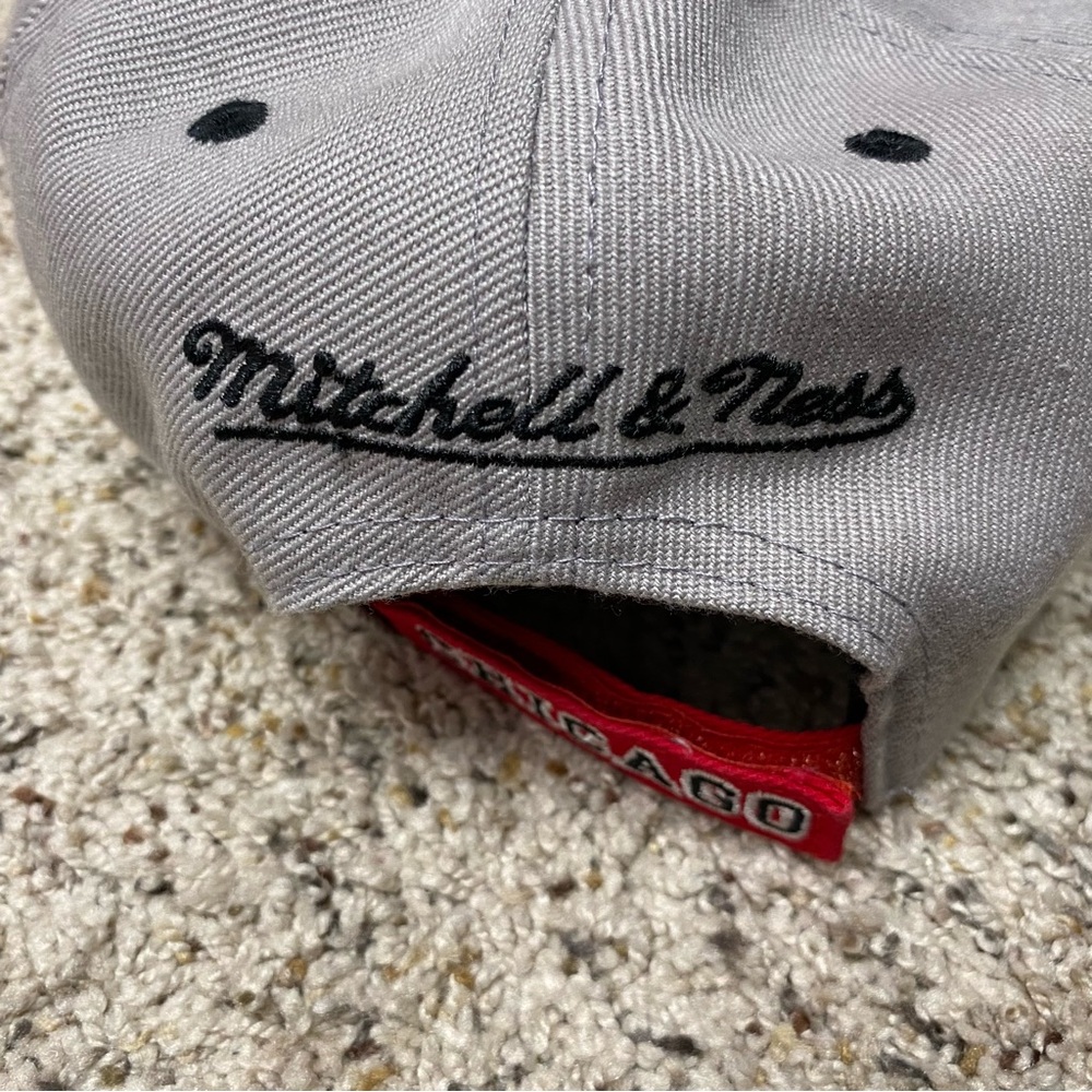 Mitchell & Ness Chicago Bulls snapback hat cap gray red NBA basketball - Picture 5 of 9